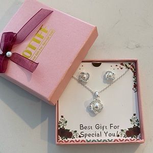 Jewelry Set - pearl and diamond earrings + pearl and diamond necklace. Gift box